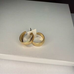 👾5 for $25 Elegant Gold Textured Hoop Earrings